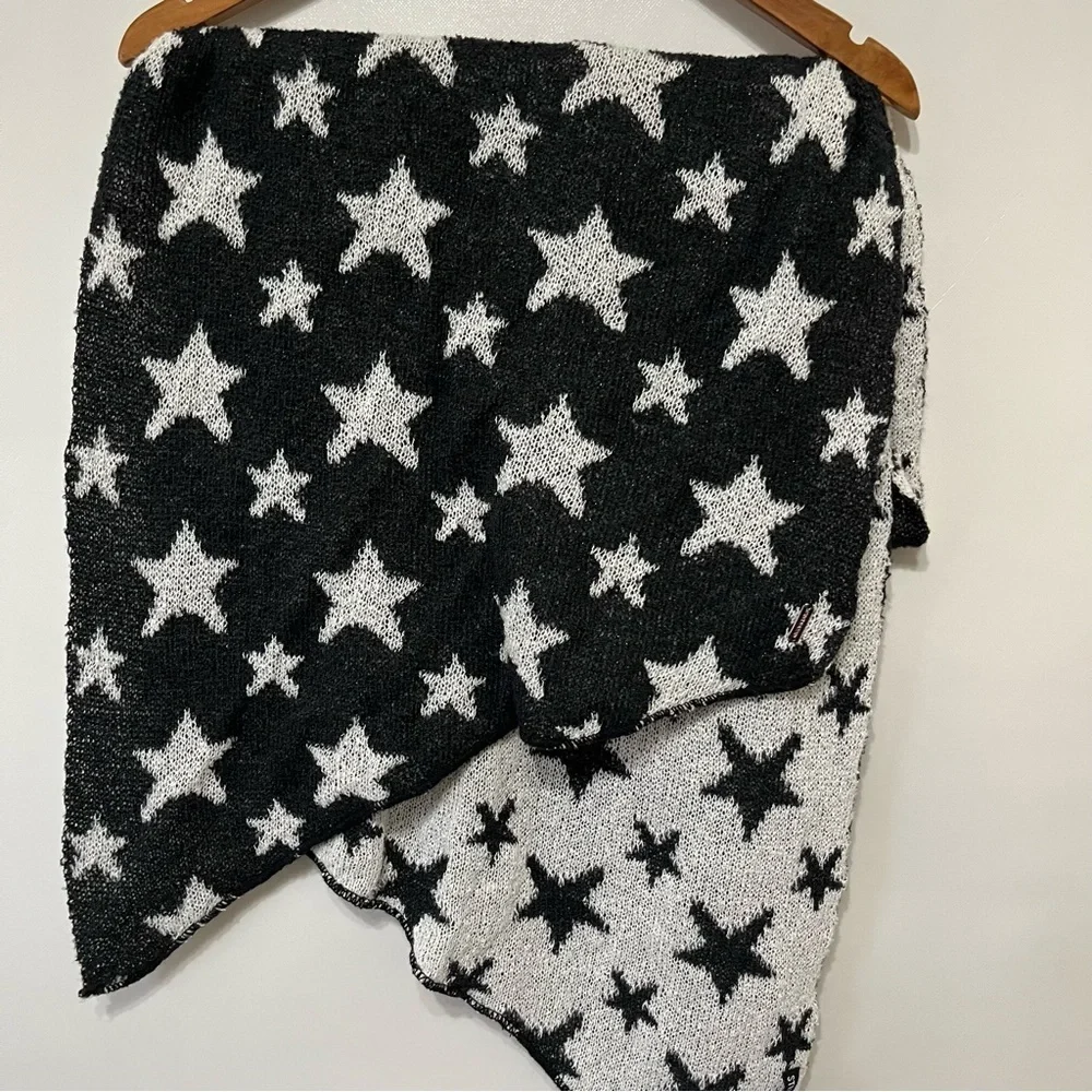 Steve Madden Black White Stars Chunky Wide Cozy Scarf NWT